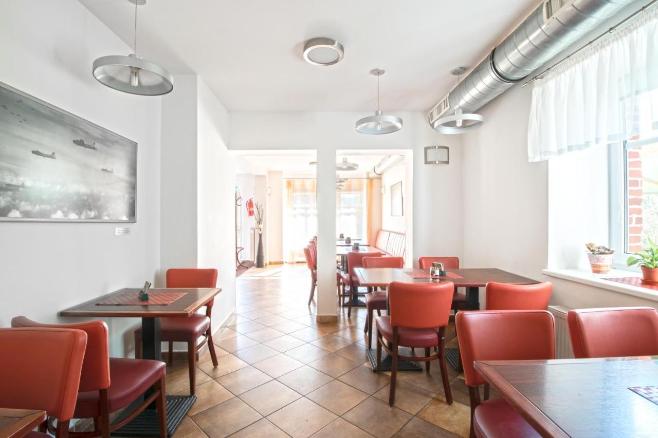 Restaurant & Penzion Avionika Kovářská Εξωτερικό φωτογραφία