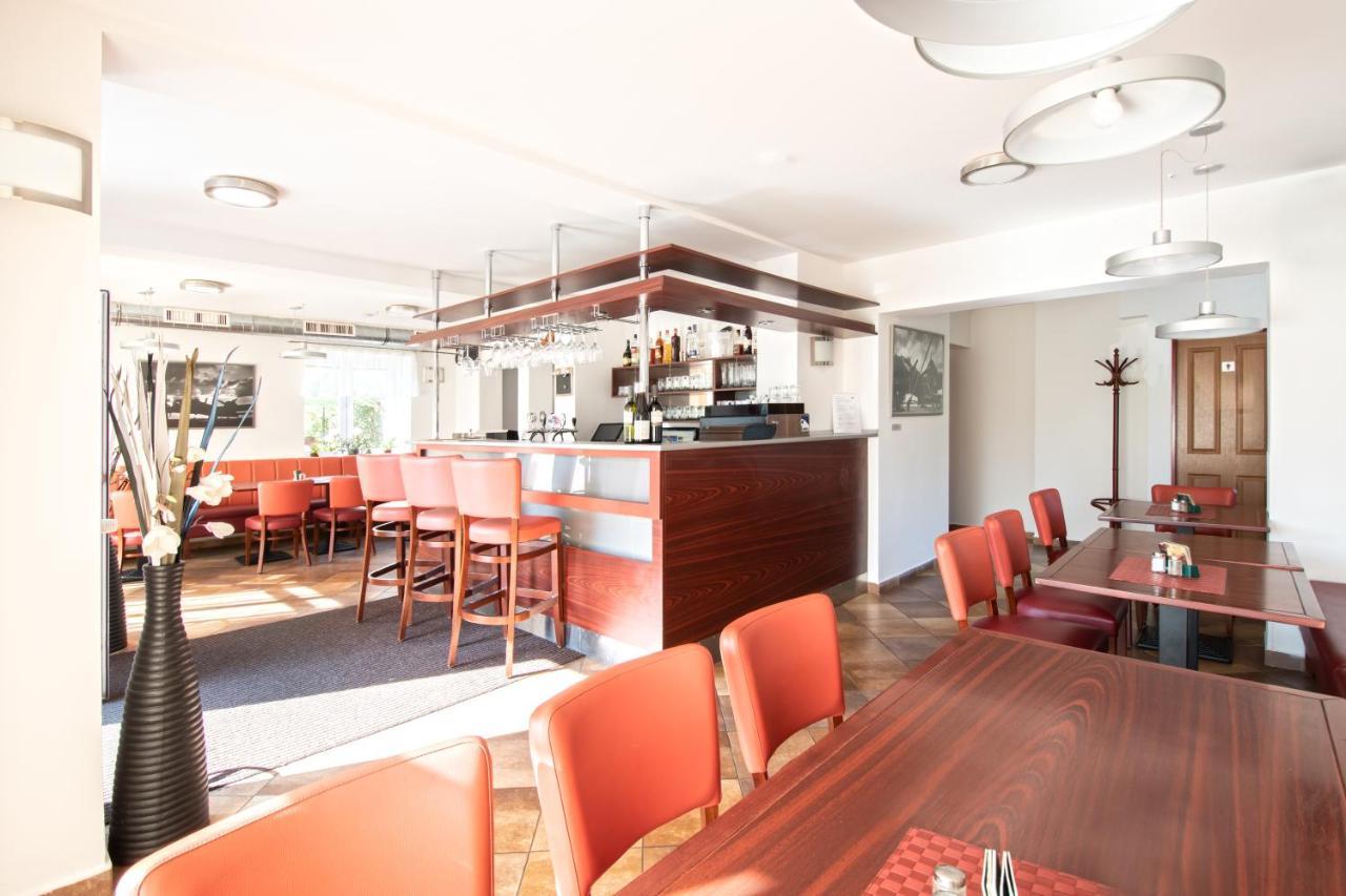 Restaurant & Penzion Avionika Kovářská Εξωτερικό φωτογραφία